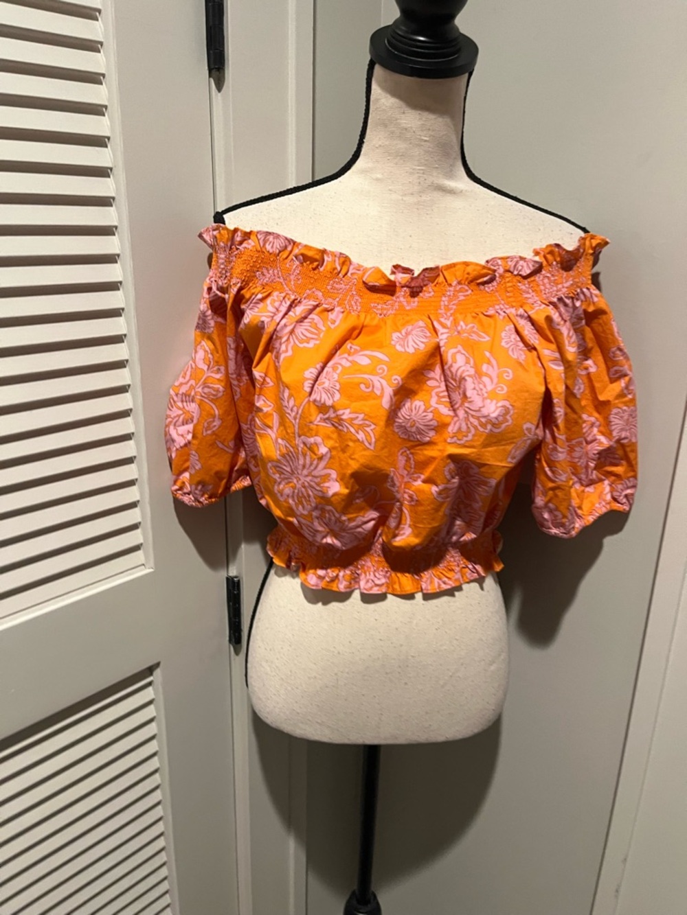 XiRENA Orange and Pink Floral Off-Shoulder Smocked Crop Top